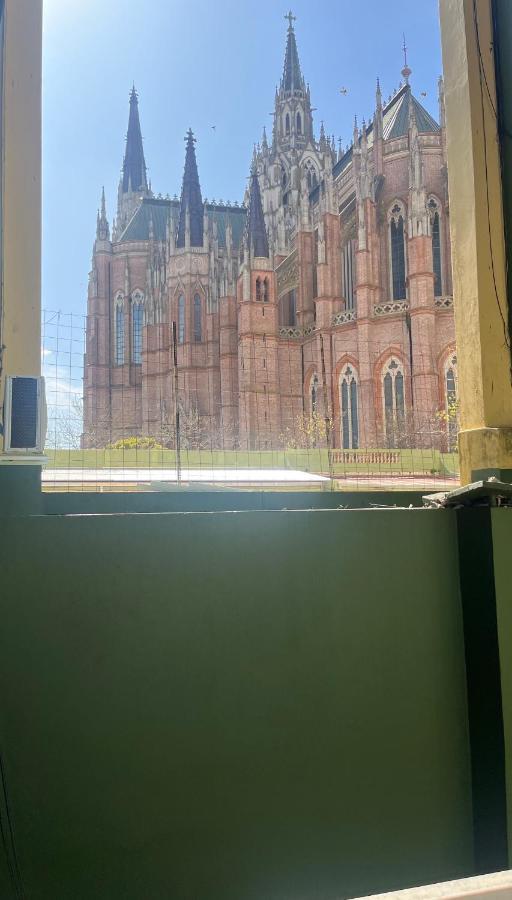 Departamento Temporal Catedral Con Cochera A 100 Metros Para Autos Chicos - Medianos La Plata Zewnętrze zdjęcie